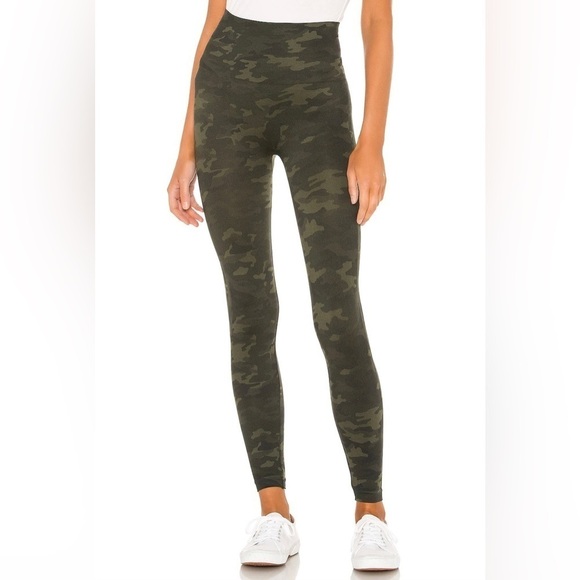 SPANX Look At Me Now Seamless Legging in Green Camo Sz. M NWOT - Picture 1 of 8